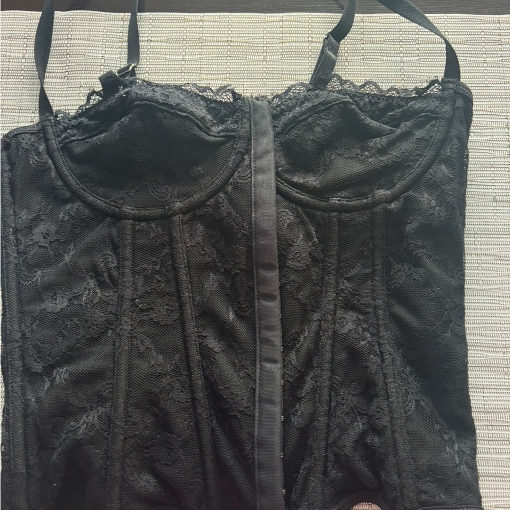 Black corset with adjustable straps size small brand SHEIN - Picture 2 of 8